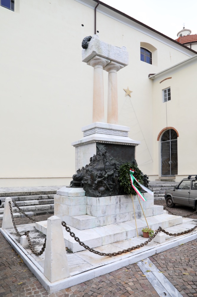 Monumento ai caduti di Massarosa